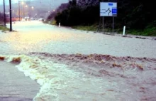 Balaton przelewa się na ulice nabrzeżnych miast. Wiatr jest tak silny, że...