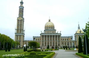 Licheń: sprzed bazyliki usunięto pomnik z księdzem Makulskim