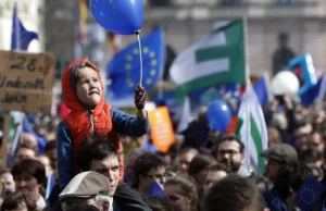 Niemcy wybrali pierwszy landowy rząd. Wybory pokazały, jak silna jest Merkel