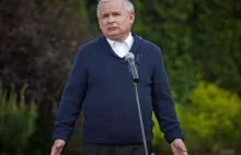 Kaczyński chodzi o kulach. "Fakt": Dyrektor szpitala i pielęgniarka...