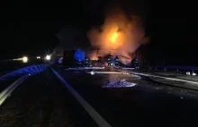 Tragiczny karambol na autostradzie A4, samochody stanęły w płomieniach
