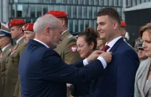 Rzecznik Ministerstwa Obrony Narodowej Bartłomiej Misiewicz odznaczony za...
