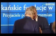 George Soros odbiera krzyż "odrodzenia polski" z rąk Komorowskiego