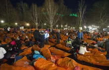 Ponad osiem tysięcy osób spędziło noc na dworze, aby zwrócić uwagę na bezdomnych