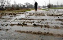 Nowa ścieżka w Lublinie, a już tonie w błocie.