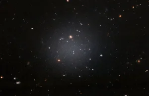 Teleskop Hubble’a odkrył galaktykę praktycznie pozbawioną ciemnej materii