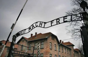 Amerykański kongresman nagrał się w komorze gazowej w obozie Auschwitz