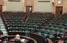 Sejm: ważna debata emerytalna a na sali.......