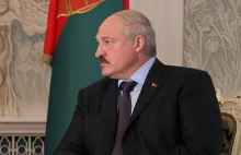 Łukaszenka: "Moi koledzy prezydenci siedzą, grzebią w tych ajfonach"