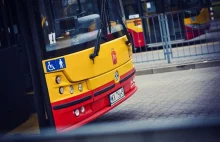 Atak w autobusie na Białołęce. Pasażer zwrócił uwagę mężczyznom i został pobity
