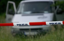 Zwłoki przy komendzie policji w Suwałkach