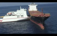 Dwa duże statki towarowe zderzyły się na otwartym morzu