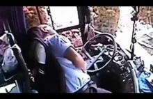Kierowca autobusu trafiony przez lecący kawał metalu