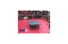 Niesamowite zagranie w tenisie stołowym