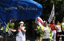 Poczta Polska jest jak zombi. Niby chodzi, ale się rozpada.