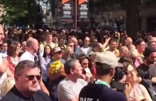 Mieszkańcy Manchesteru zaśpiewali Oasis dla ofiar zamachu