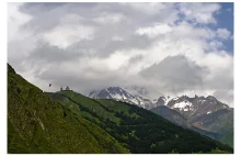 Kazbegi - klasztor zbudowany na 2170 m.n.p.m. w XIV wieku