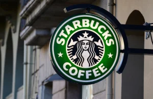 Starbucks bojkotowany, prezes zatrudni 10 tys. uchodźców