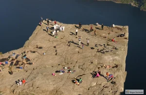 Preikestolen z widokiem na Lysefjord. Pięknie i niebezpiecznie