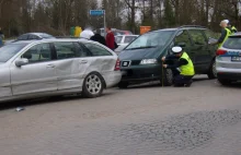 Szaleńcza jazda oplem ulicami Pisza-rajdowiec uszkodził cztery auta.
