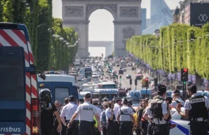 Atak w Paryżu. Pola Elizejskie ewakuowane