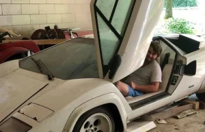 Lamborghini Countach i Ferrari 308 wyciągnięte ze stodoły po 20 latach postoju