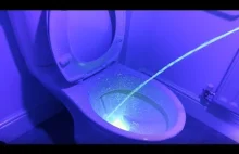 Jak technika wykonywania "jedynki" wpływa na zanieczyszczenie łazienki?