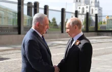 Premier Netanyahu maszeruje w paradzie w Moskwie razem z prezydentem Putinem