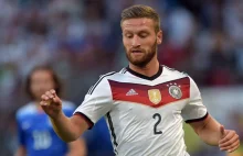 Zgrzyt na konferencji: niemiecki piłkarz kazał usunąć butelkę piwa