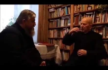 Dwóch księży rozmawia o tym, jak diabeł płata nieobyczajne figle w Kościele