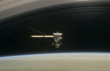 Sonda Cassini pomyślnie przeleciała między Saturnem a jego pierścieniami