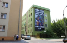 Kontrowersyjna reklama zawisła w centrum Opola