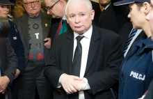 Foxnews: Poland's Lech Walesa wears protest T-shirt to Bush funeral