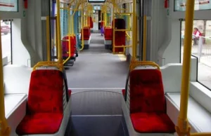 Kontrolerzy kazali 12-latkowi bez biletu jeździć za karę po tramwaju rowerem
