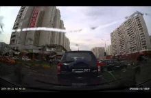 Kolejny dzień w Rosji, człowiek wyskakuje z okna
