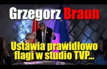 Grzegorz Braun ustawia prawidłowo flagi w studio TVP