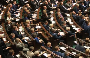 Palenie posłów w Sejmie kosztuje podatników prawie 300 tys. zł.