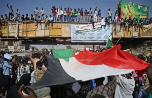 Saudowie i Turcy rozgrywają Sudan jak piona w szachach