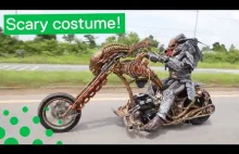 W Tajlandii sfilmowano predatora na motocyklu