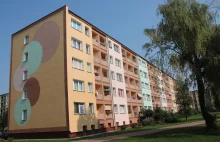 Mieszkanka bloku w centrum Złotowa wypadła z balkonu