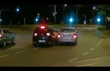 Ciekawa reakcja kierowcy MyTaxi na widok Mercedesa przecinającego pasy.