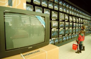Popularne marki telewizorów w latach 90., które już nie istnieją. Od Otake...