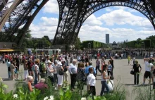 Francja: Zatrzymano z nożem mężczyzne pod wieżą Eiffla