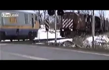 Maszynista wyskakuje z pociągu przed spodziewanym zderzeniem