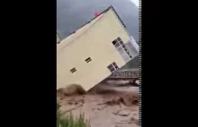 Katastrofa w Sierra Leone - Budynek runął do rzeki