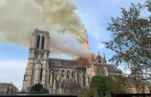 Miliarderzy krytykowani po hojnych datkach na odbudowę katedry Notre Dame