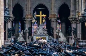 Prezydent Francji: Odbudujemy Notre Dame w ciągu pięciu lat