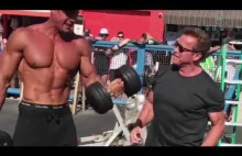 70-letni Arnold Schwarzenegger ponownie odwiedza Muscle Beach w Las Vegas.