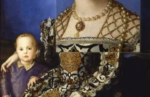 Moda w renesansie, sekretne symbole wyhaftowane na sukni w ogromnym powiększeniu