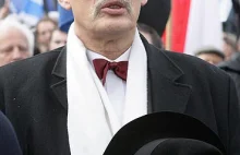 Janusz Korwin-Mikke na manifestacji przed PKW w Warszawie